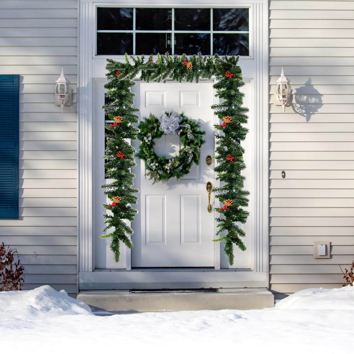 KOMFOTTEU Guirlande de Noël 270 cm avec Éclairage LED, Couronne de Sapin Artificiel pour Escaliers et Cheminées, Décoration de Noël avec Baies Rouges et Ananas