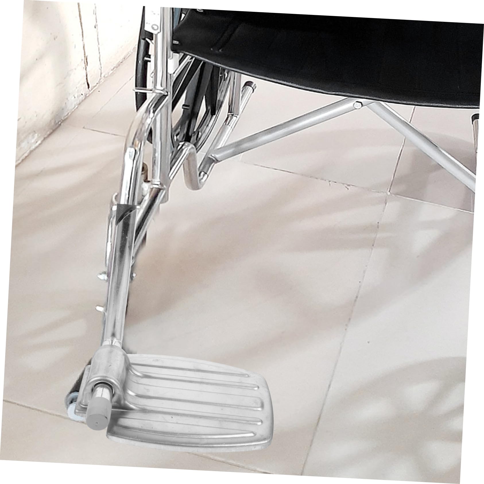 Gatuida Reposapiés Ligero y Plegable para Silla de Ruedas Elevables de Metal Resistente Diseño Ergonómico Adecuado para Usuarios Movilidad Reducida