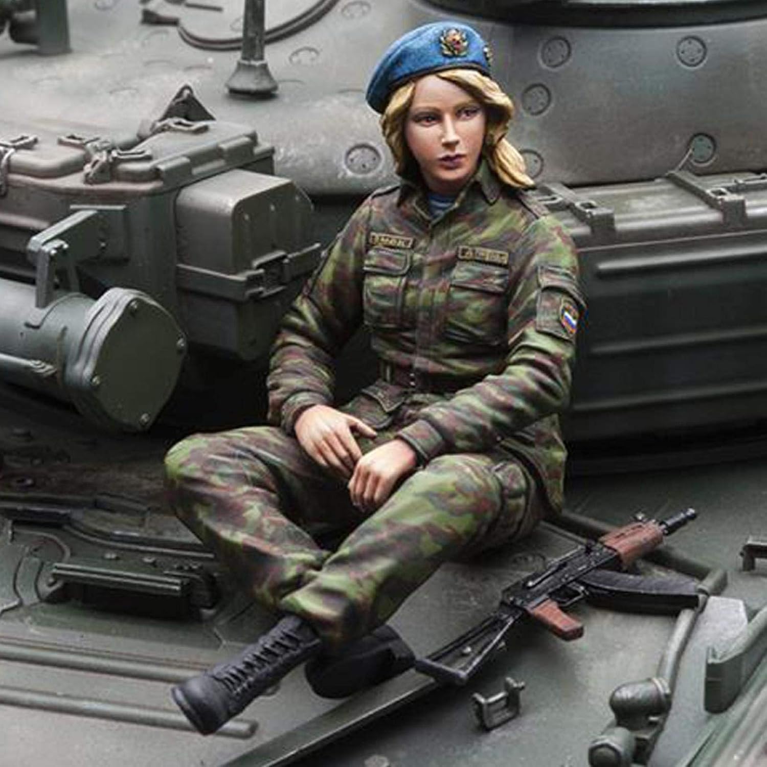 1/16 Russian Female Tank Soldier Resin Soldier Model (no Tank) unpainted and unassembled Miniature Model kit/U82371 1/16 Russian Female Tank Soldier Resin Soldier Model (no Tank) unpainted and unassembled Miniature Model kit/U82371