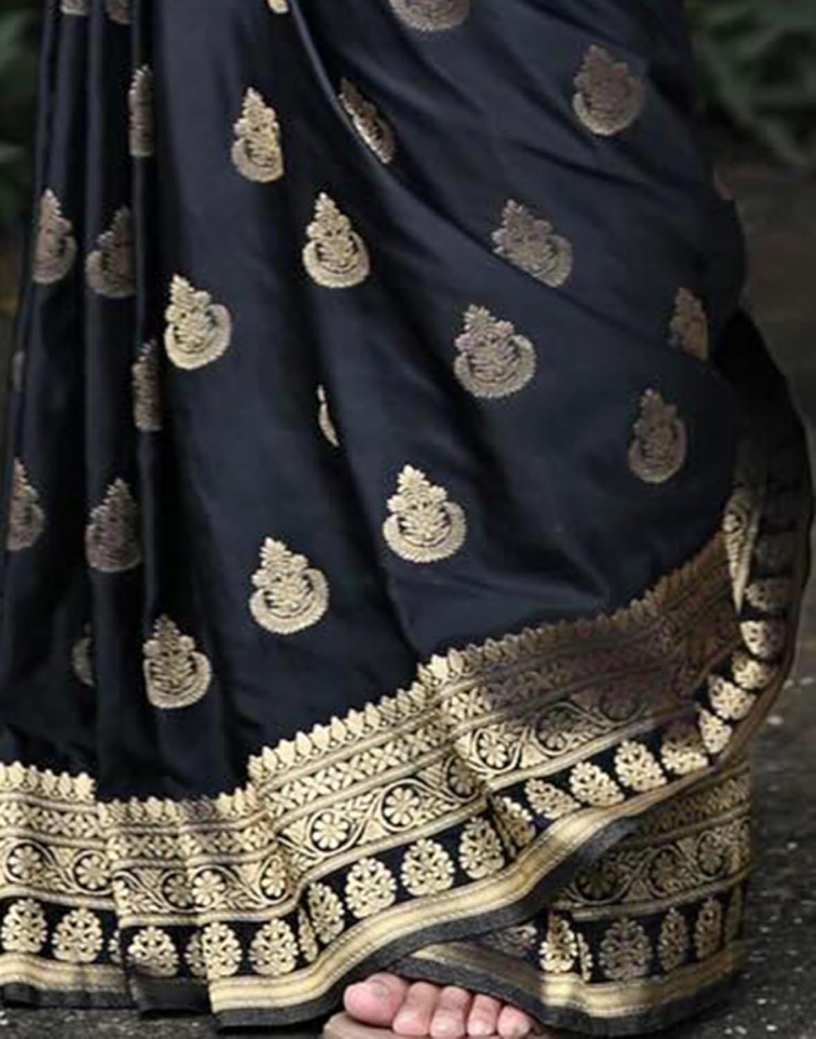 SIRIL Women's Soft Banarasi Silk Jacquard Saree with Unstitched Blouse Piece - Image 4