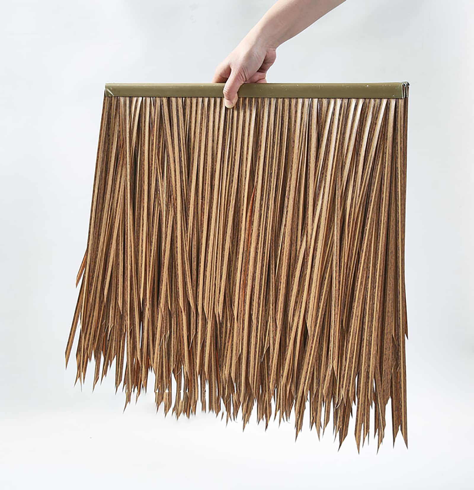 Faux chaume en PE de palmier brun pour remplacer un toit de paille usé