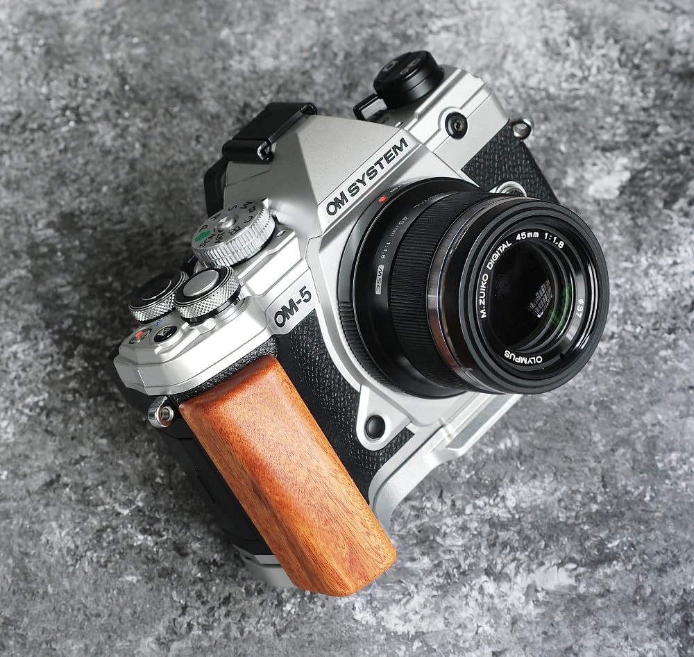 OM SYSTEM（オーエムシステム） OM-5用ハンドグリップ OM SYSTEM（オーエムシステム） OM-5用ハンドグリップ - メルカリ