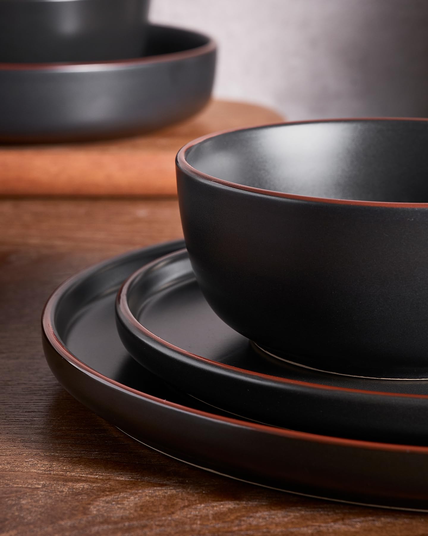 Famiware Mercury Tafelservice aus Steingut, 18-teilig, Mattschwarz
