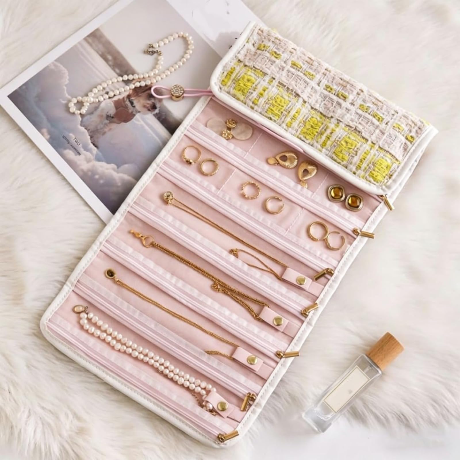 Travel Jewellery Organiser Roll, Large Capacity Foldable Portable Jewellery Box Travel Pouch with Zippered Pockets for Necklaces Earrings Rings Bracelets, Birthday Gift for Women Gift for Her (Yellow)