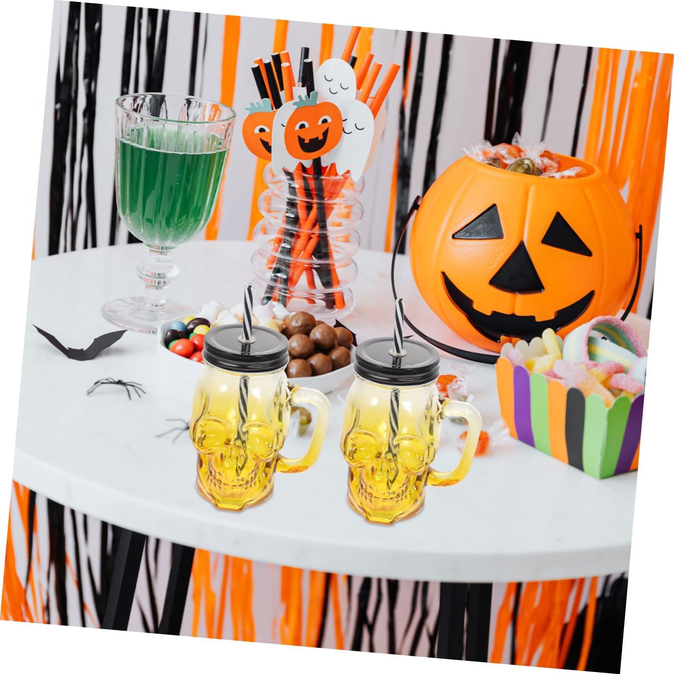 INOOMP 2pcs Halloween Skull Glass Beer Mugs with Handle 500ml Gradient Tone Festive Beverage Glasses with Lid and Straw for Halloween Celebration Drinking Random Color
