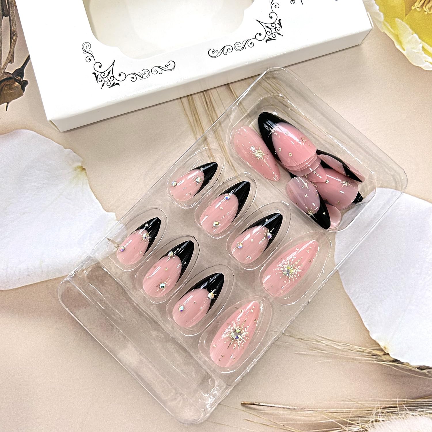 Schwarze French Tip Press on Nails Medium Gold Glitter Strass Design Mandelspitze Press Ons Falsche Nägel Vollabdeckung Künstliche Nägel Wiederverwendbar Handgemachte Nägel zum Aufkleben für Frauen 24