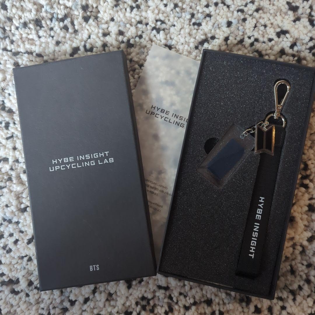 Amazon.co.jp: BTS衣装端切れ HYBE insight : おもちゃ