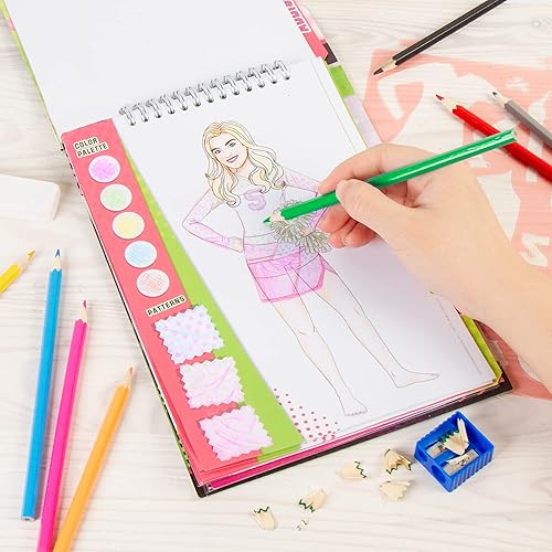 Miniatura 5 de Make It Real Disney Zombies - Cuaderno de bocetos de diseño de moda para niñas, crea trajes para Addison y Bree con calcomanías, plantillas, guía de