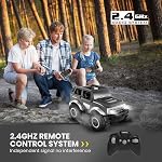 DEERC DE49 RC Voitures Télécommande Voiture, 2.4Ghz 1:18 Échelle Tout-Terrain SUV Monster Trucks avec LED Feu de tête et pneu arrière, 80 Mini Jouer à l'auto DEMO Mode Matte hors route Cadeaux de jouets pour garçons filles et enfants
