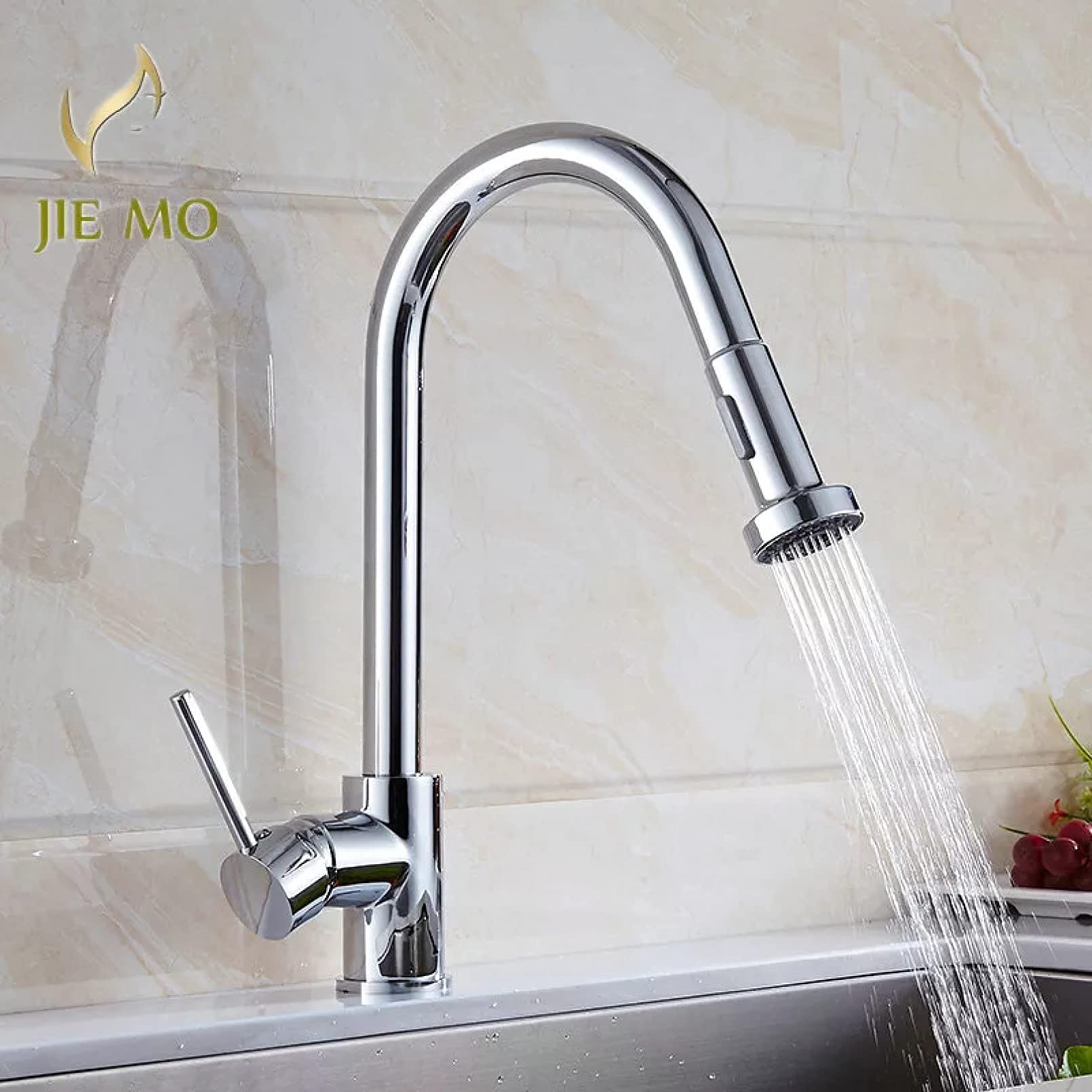 Robinet de lavabo noir et chrome parfait pour simplifier la vaisselle en cuisine