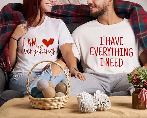 Miniatura 3 de Camiseta para parejas con texto en inglés "I Have Everything I Need I am Everything" para parejas