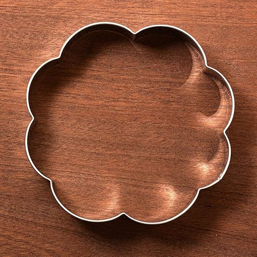 Miniatura 4 de LILIAO Janka - Cortador de galletas con borde festoneado, para sándwiches y fondant, 3.8 x 3.7 pulgadas, acero inoxidable