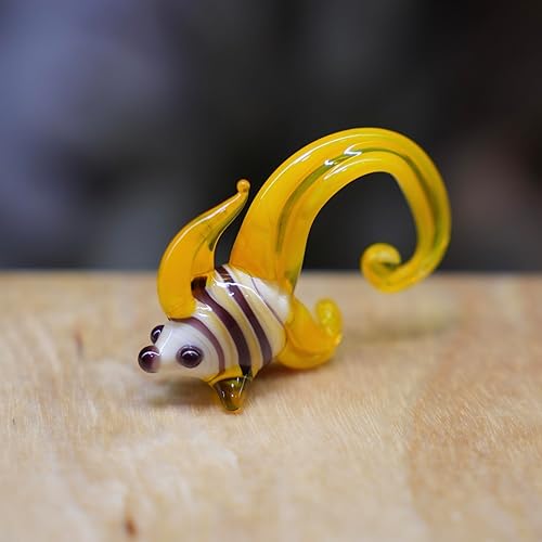 Miniatura 6 de 1 Yellow Glass Fish Figurine Hand-Blown Murano-Style Miniature Collectible Sea Animal Ornament for Dollhouse, Shelf & Desk Tiny Art Glass Gift