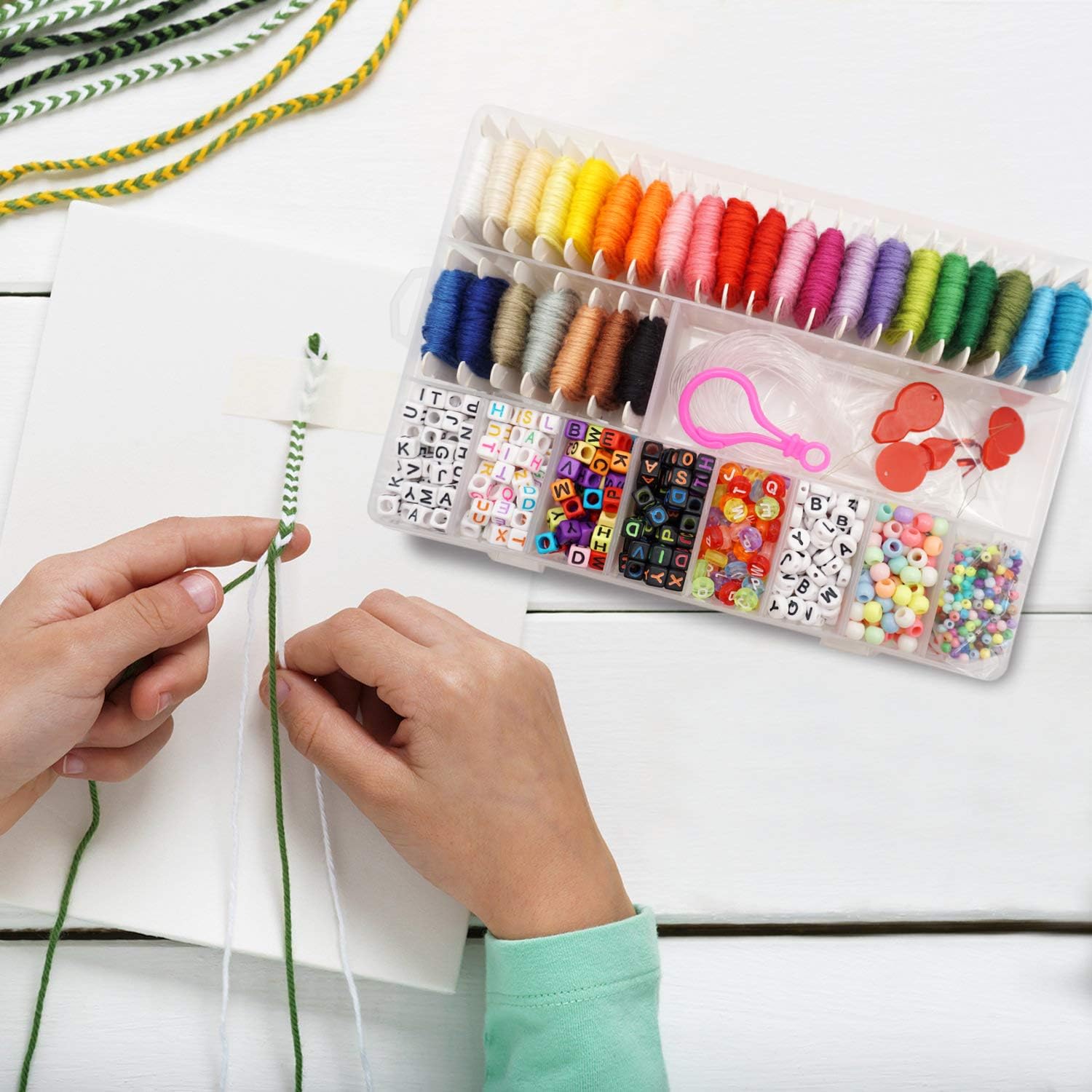 Peirich Friendship Bracelet Making Beads Kit, Letter Beads,22 Multi-Color Embroidery Floss Over 1900 pcs A-Z Alphabet Beads Beads Bracelets String Kit for Jewelry Making Christmas Birthday Gifts