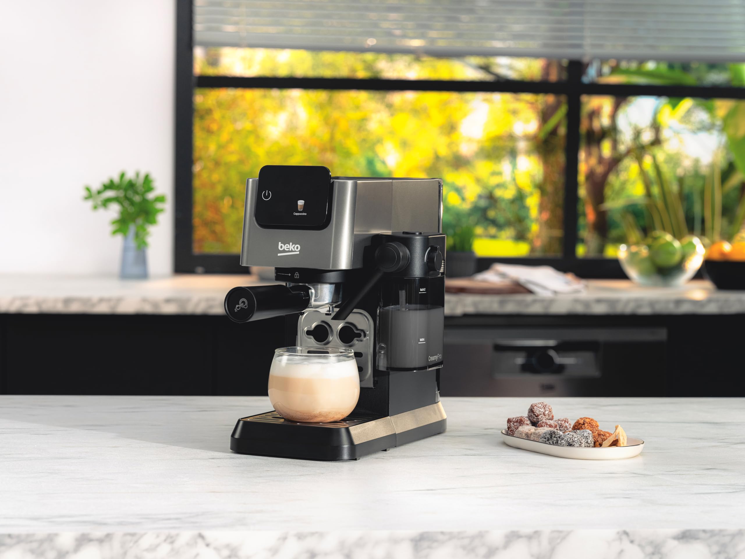 Beko CEP5304X - Macchina Caffè Espresso Manuale, Montalatte Integrato, 1,1 L, 15 bar - Inox, 14,5 x 42,5 x 35,5h cm