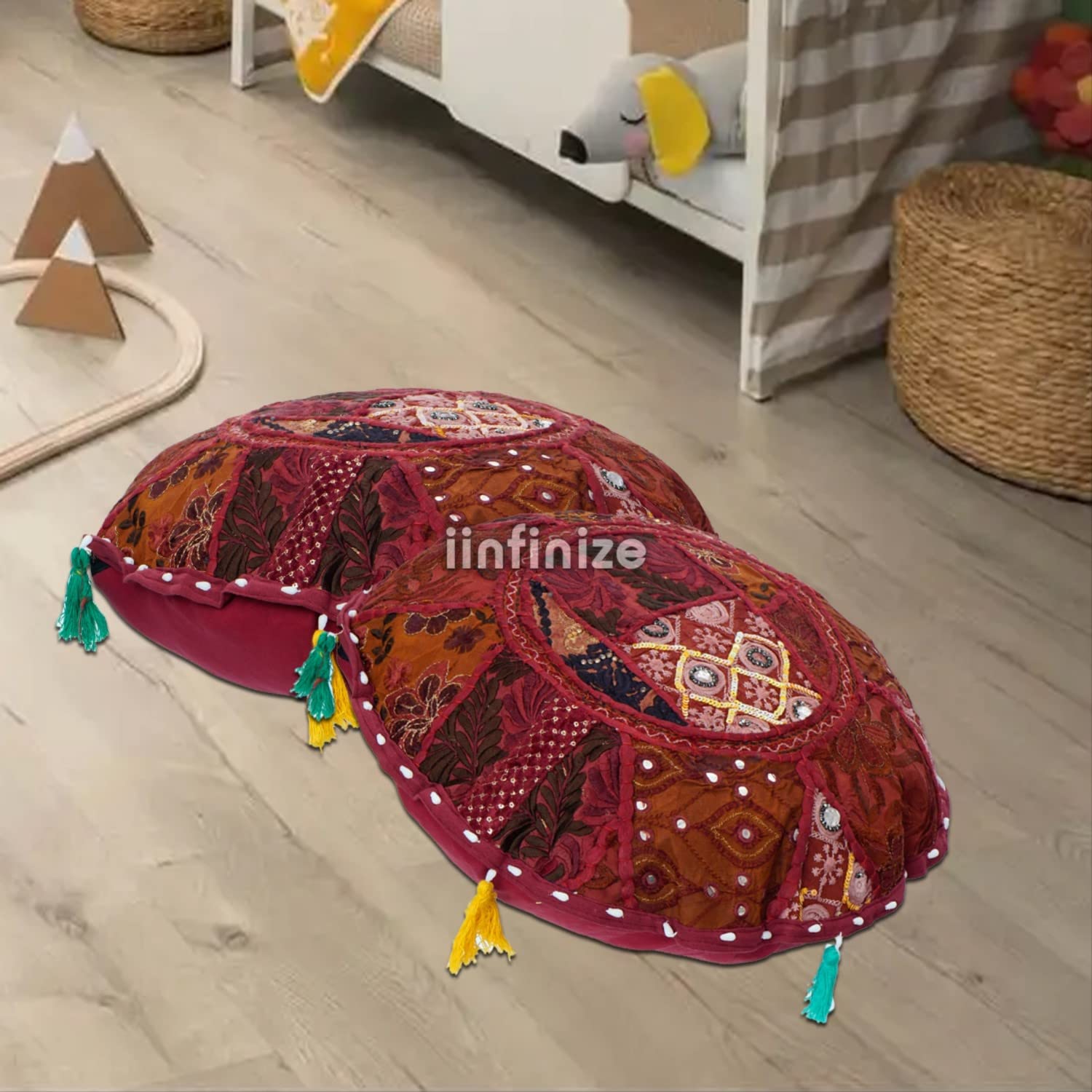 Housses de coussin rondes Khambadiya marron fait main pour réchauffer une pièce froide