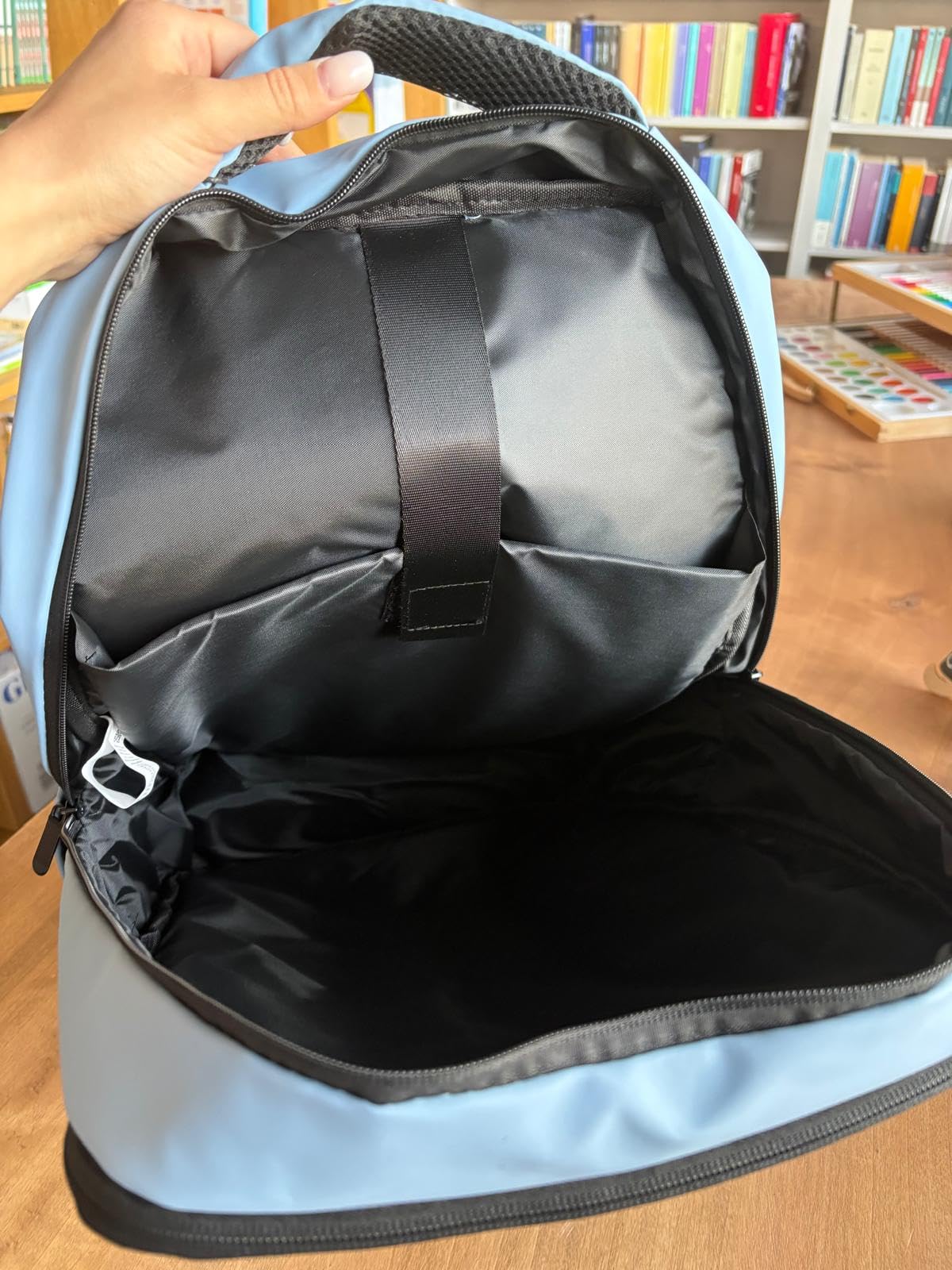Generico Zaino Intempo Azzurro Porta Notebook | Zaino Laptop Elegante per Lavoro, Viaggio e Tempo Libero | Impermeabile, Capiente e Resistente