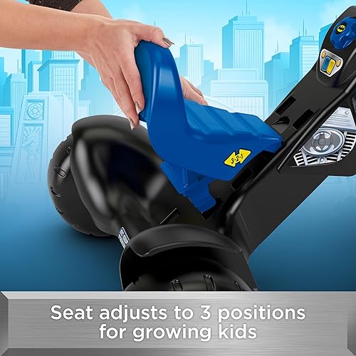 Miniatura 4 de Fisher-Price DC Super Friends Batman - Triciclo para niños pequeños, juguete para edad preescolar, triciclo con luces y sonidos y asiento ajustable,