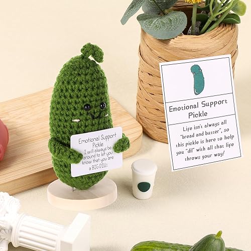 Miniatura 4 de BOXOB Divertido pepino positivo, pepino de punto de 4.3 pulgadas con tarjetas positivas, base de madera, apoyo emocional, pepinillo positivo de