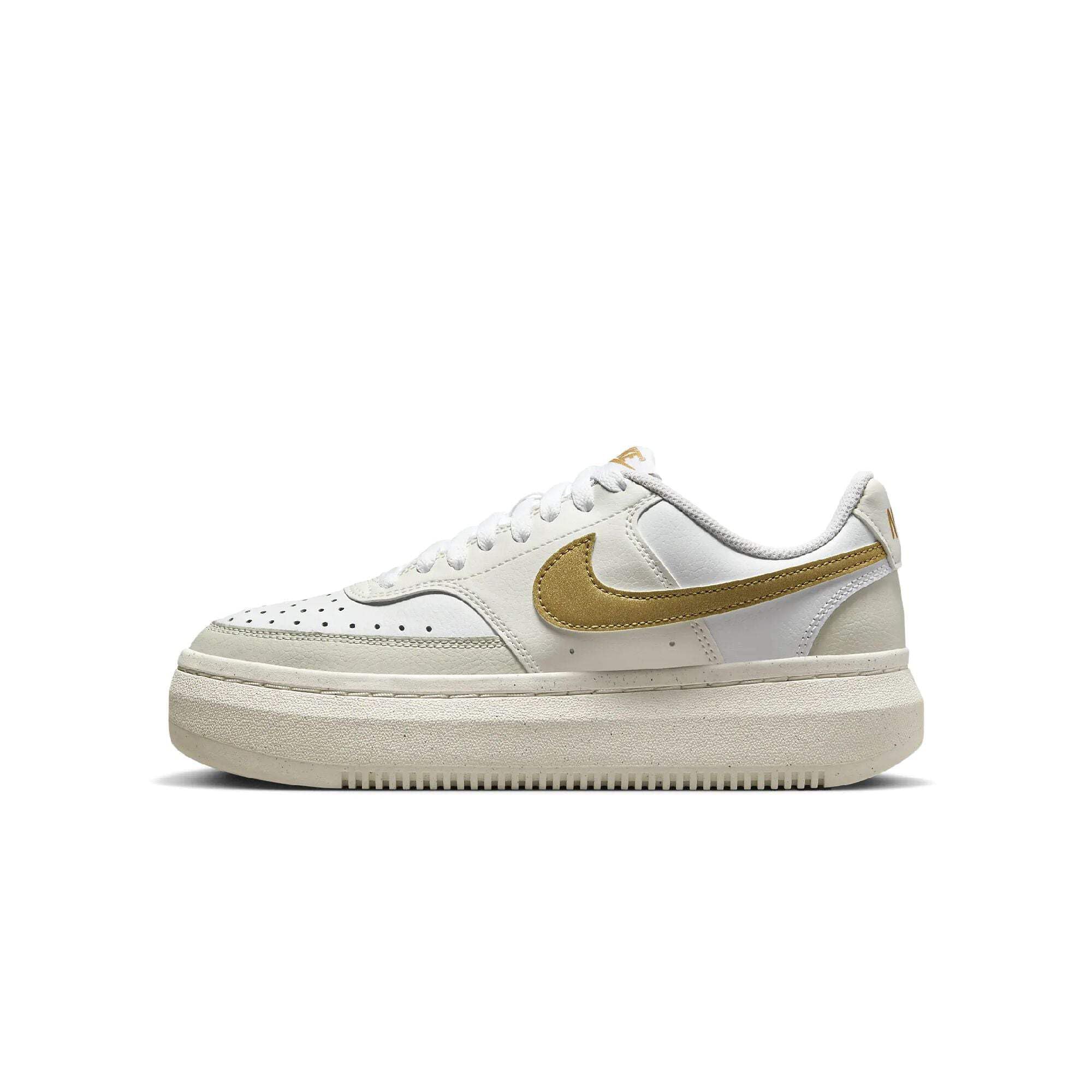 Nike Court Vision Alta Low Top Schuhe – White/Metallic Gold-Light Bone-Sail; Damenschuh, 41 EU
