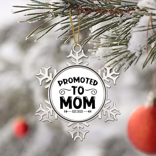 Miniatura 4 de Promoted to Mom Est 2022 Adornos de metal divertidos adornos de Navidad, recuerdo colgante de copo de nieve para invierno, Año Nuevo, decoración de