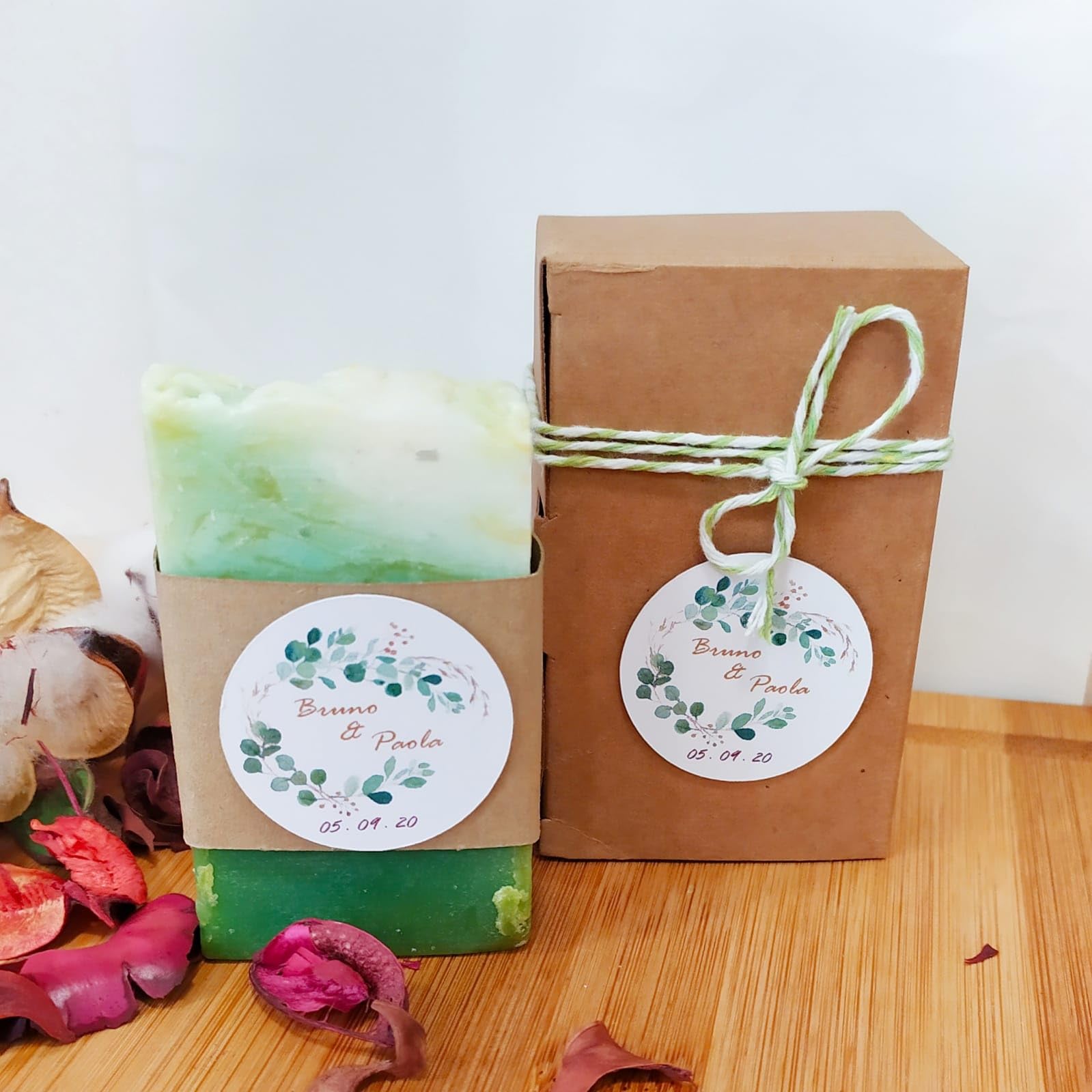 1 Uds. Barra de jabón artesano de Centella Asiática y Rosa Mosqueta (1.2kg) Venta al por mayor - DIY - Jabones naturales a granel - Hecho en España - Atenúa manchas y estrías - Cicatriza