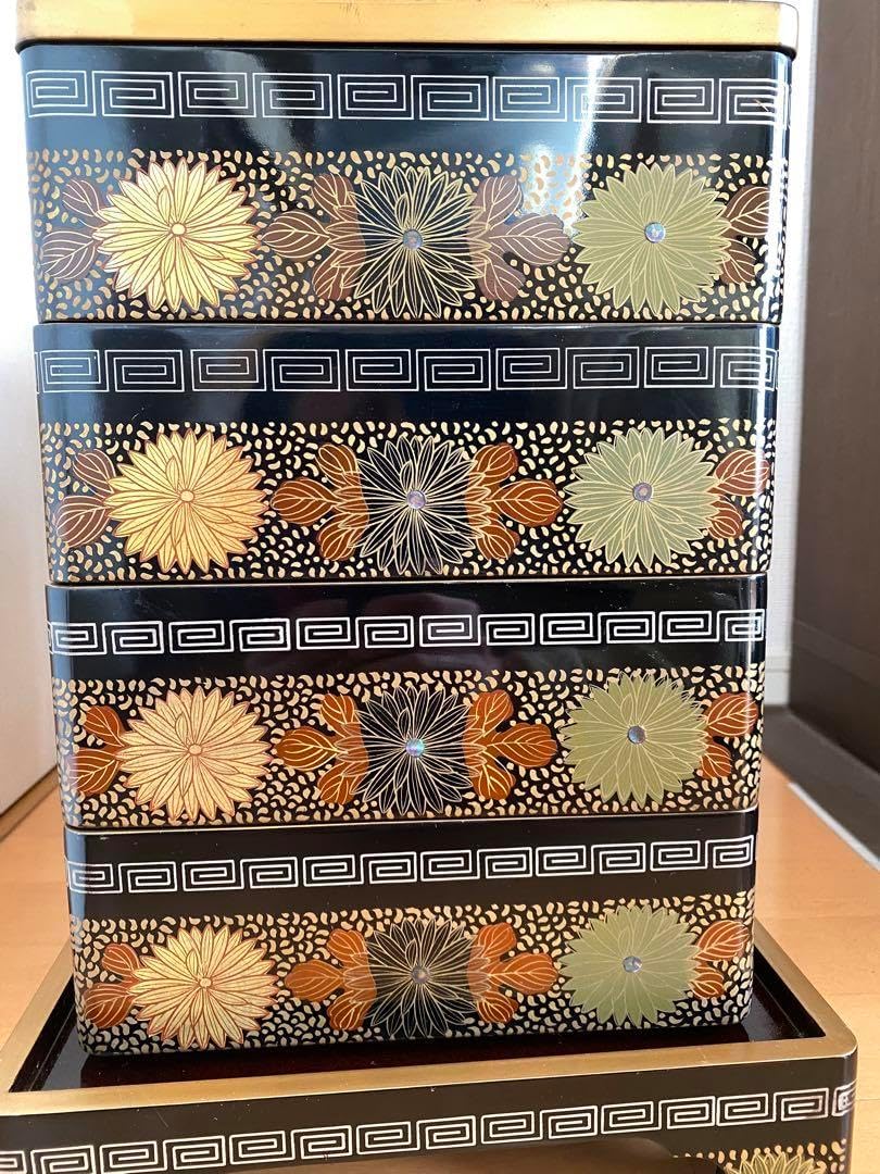 菊柄御重箱 四段重 本漆塗 台付 専用箱付 蓋