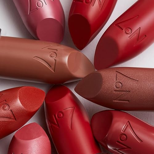 Miniatura 3 de No7 Lápiz labial que desafía la edad, Cameo, maquillaje antienvejecimiento para mujeres, lápiz labial rosa hidratante con ácido hialurónico para