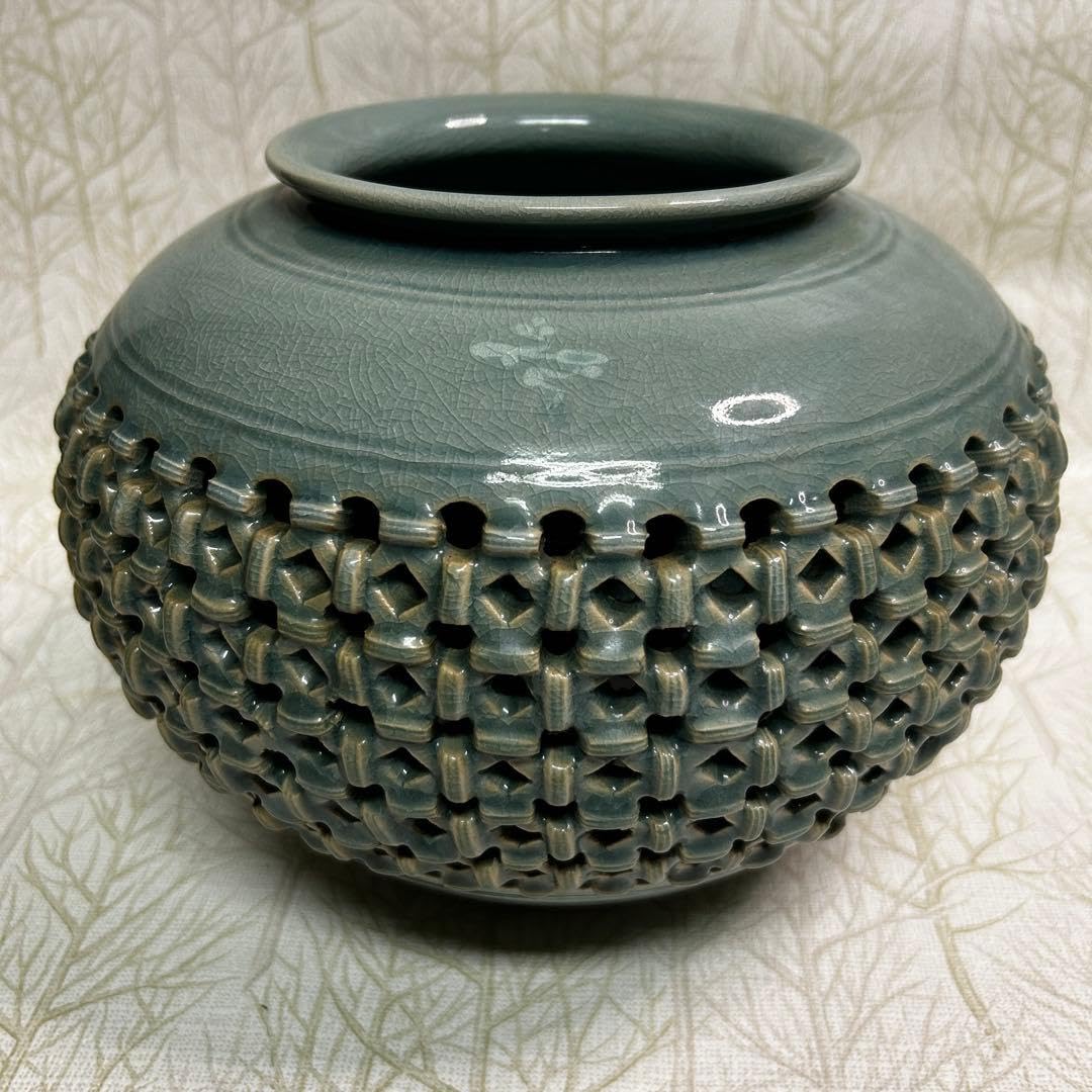 【名工 海青陶窯】金振先作 青磁 二重透かし彫り 飾壺 24cm大 共箱付 花瓶 Amazon｜名工 海青陶窯金振先作 青磁 二重透かし彫り 飾壺 24cm大 共箱