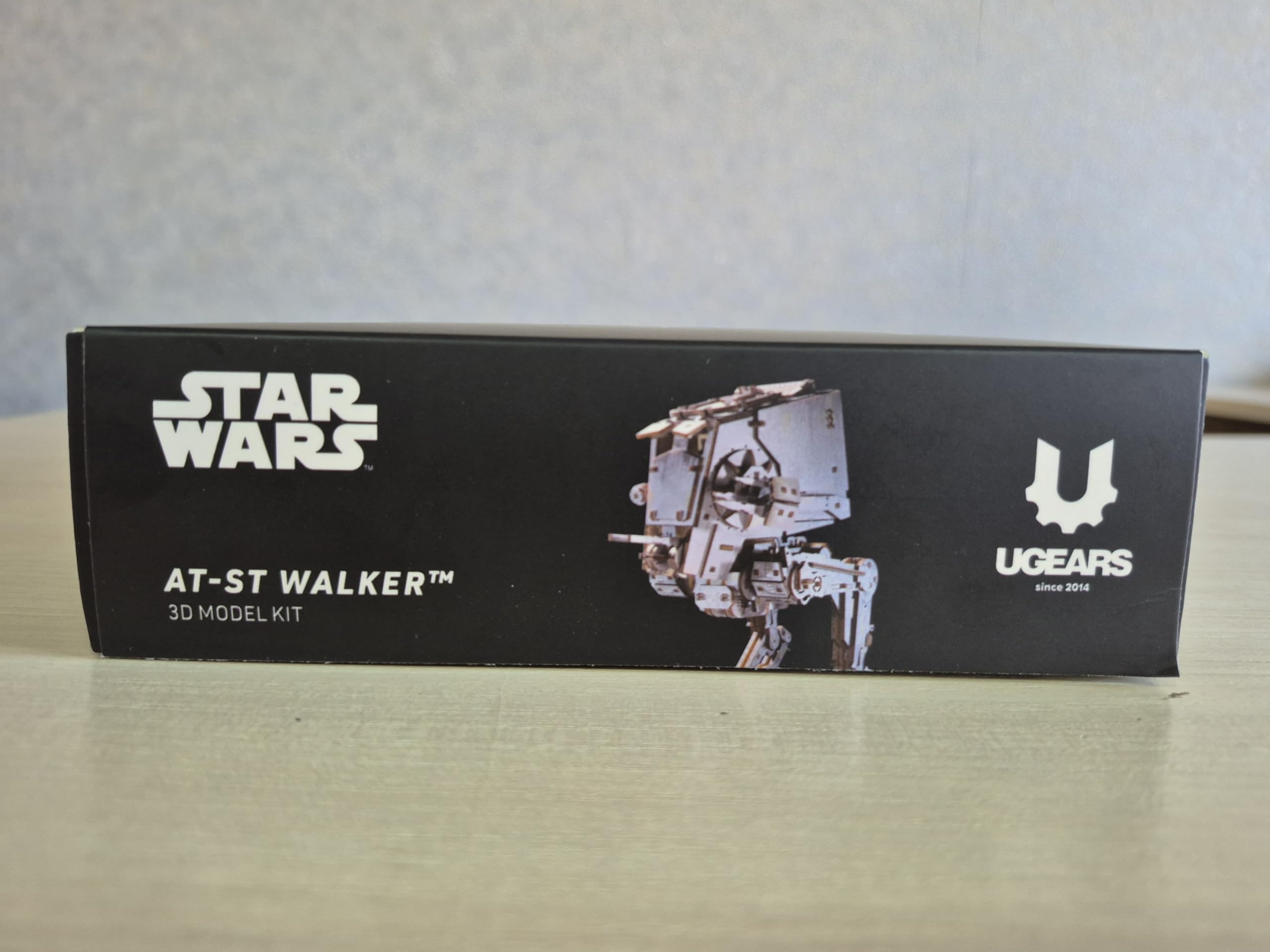 UGEARS Star Wars™ AT-ST Walker™ Puzzle 3D – Drewniane Modele do Składania – Puzzle Drewniane dla Dorosłych – Mechaniczny Model Kroczący Star Wars DIY – 370 Elementów