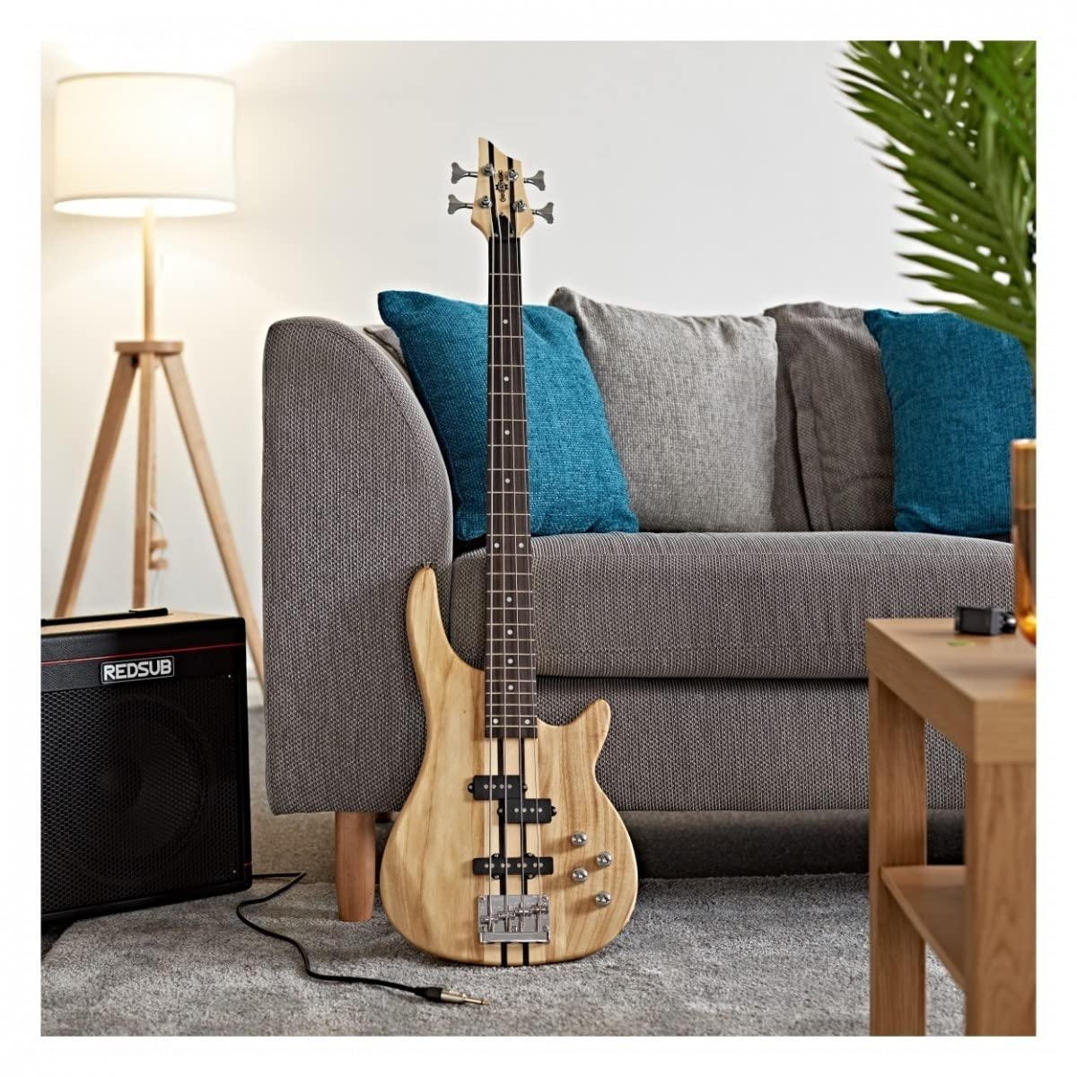 Guitarra de bajo eléctrico Neck Thru 4 cuerdas Chicago de Gear4music | Diseño neck-through para un sustain excelente, tono versátil para todos los niveles, pastillas single y split coil