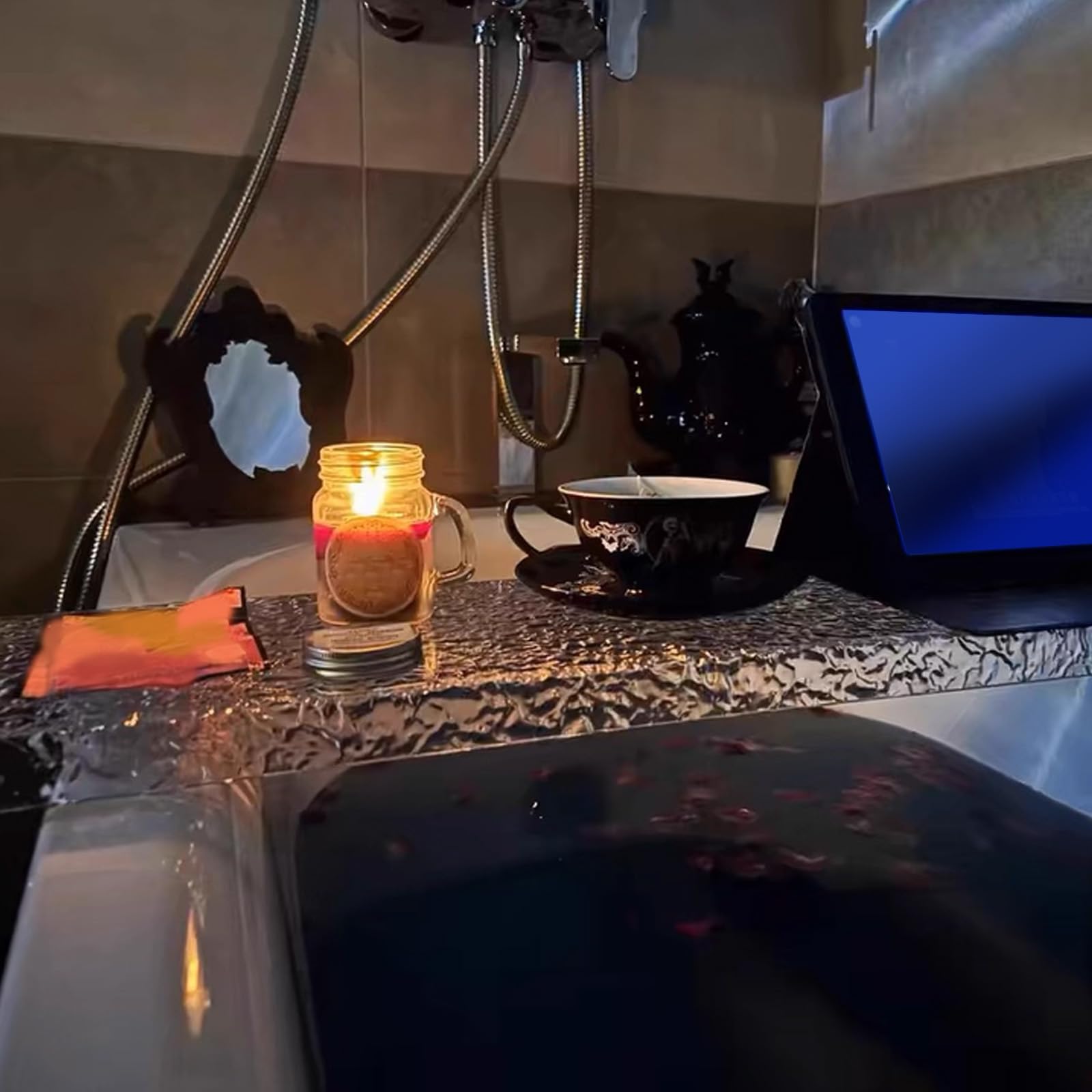 Bandeja de baño transparente con mango dorado, 27.5 pulgadas de largo x 7.9 pulgadas de ancho x 1.2 pulgadas de alto, elegante porción, bandeja decorativa versátil para baño, sala de estar y cocina