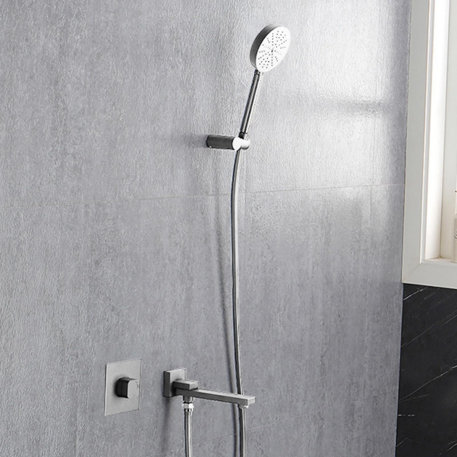 Mitigeur de baignoire chromé avec bec pivotant à 90° et douche murale