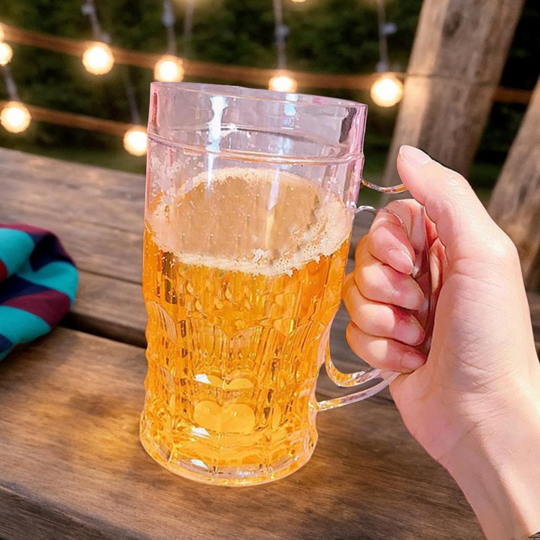 Tekening Van Een Biermok Met Schuim Vector Illustratie - Illustration