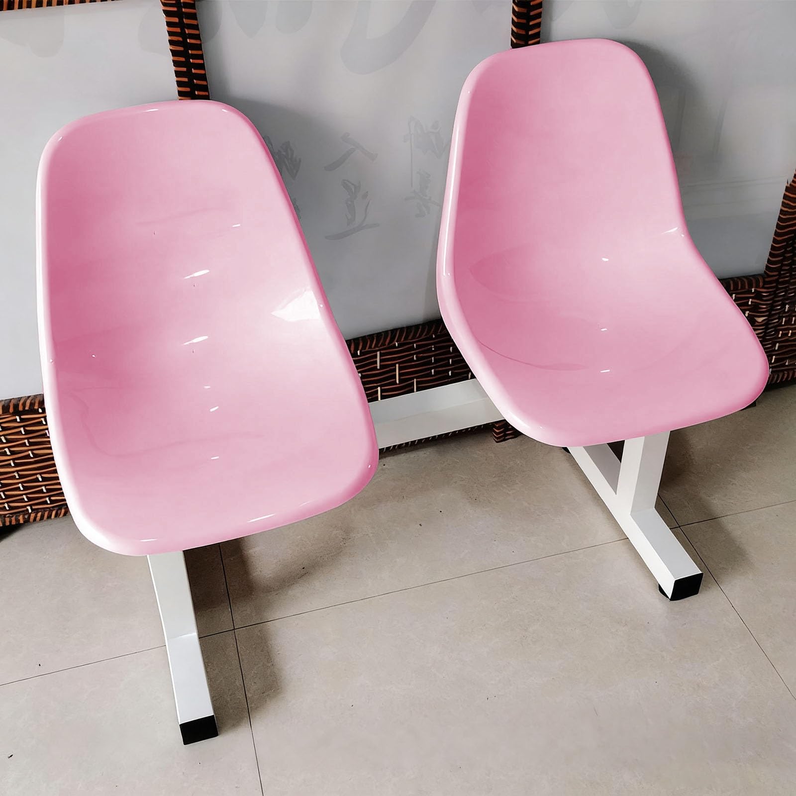 Sillas para salas de espera en color azul moderno que transforman tu recepción de oficina