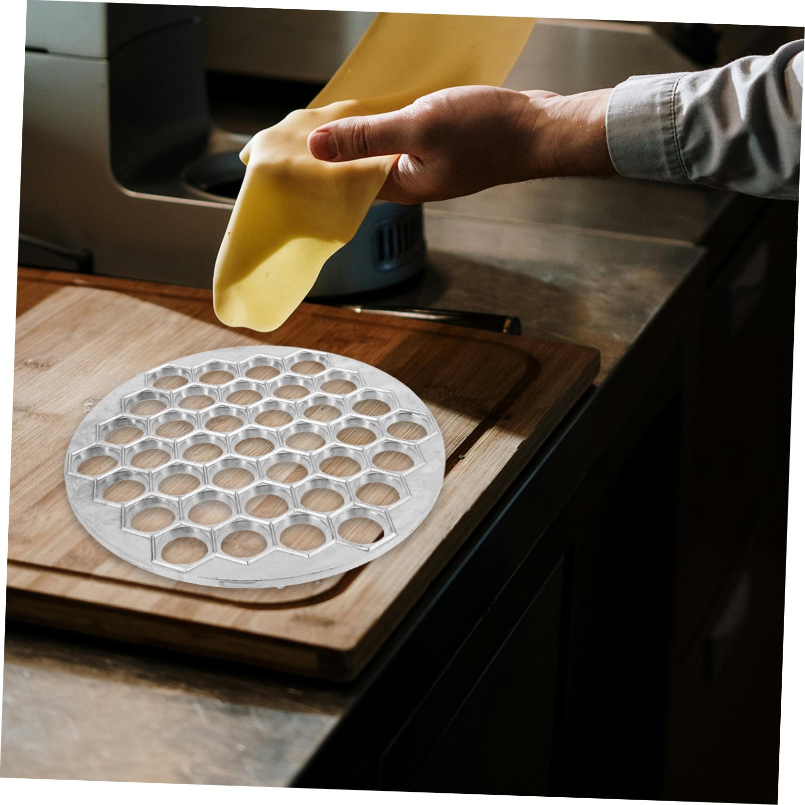 Molde para Hacer Empanadillas de Aleación Ligera Diseño Creativo de 37 Agujeros y Base Plana, Práctico y Fácil de Almacenar para Cocina Casera