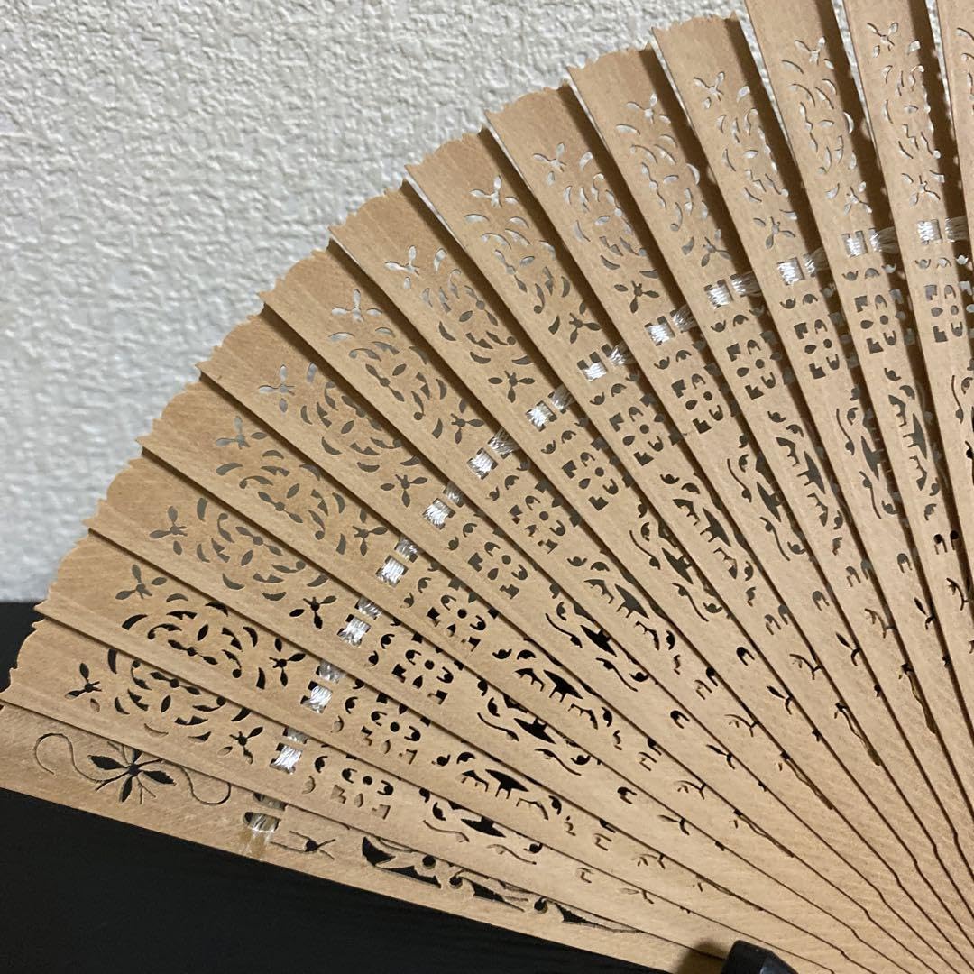 Amazon.co.jp: 最終宮脇売扇庵 白檀 義也古扇 透かし彫り 繊細 細工 