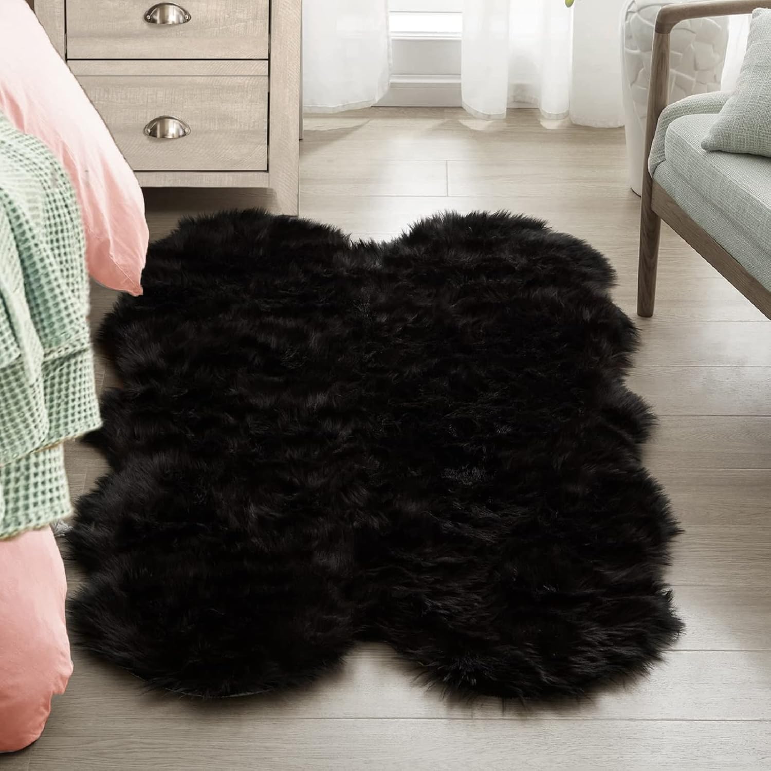 JXLOULAN Soft Flully Faux Fur Area Rugs Black 120 x 160 cm Sheepskin Rug for Bedrooms Floor Living Room Kids Rooms Decor - Image 2