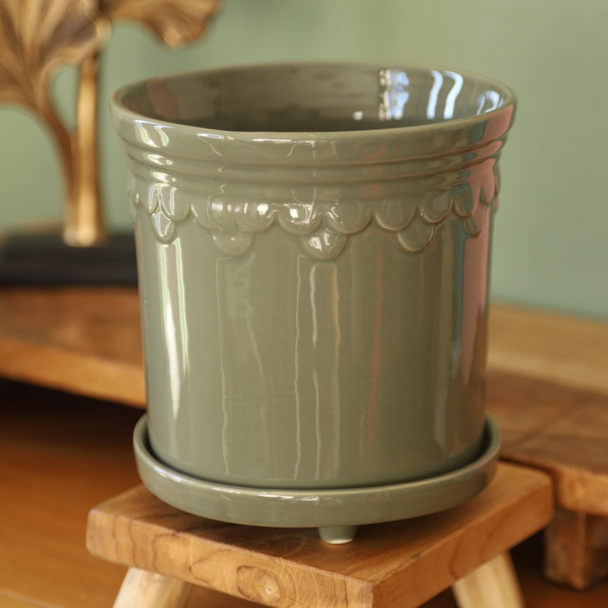 Fyne-Finds Ceramic Sage Green Plant Pot Raised Saucer Scalloped Edge Glazed Garden Planter Outdoor Home WeatherProof DrainageHoles (Large)