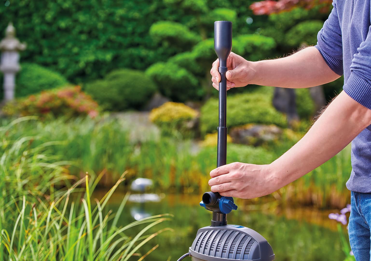 OASE Aquarius Fountain Set Classic 3000 E - Wasserspielpumpen-Set, Teichpumpe, energiesparende Springbrunnenpumpe, Fontänenpumpe, Schwarz