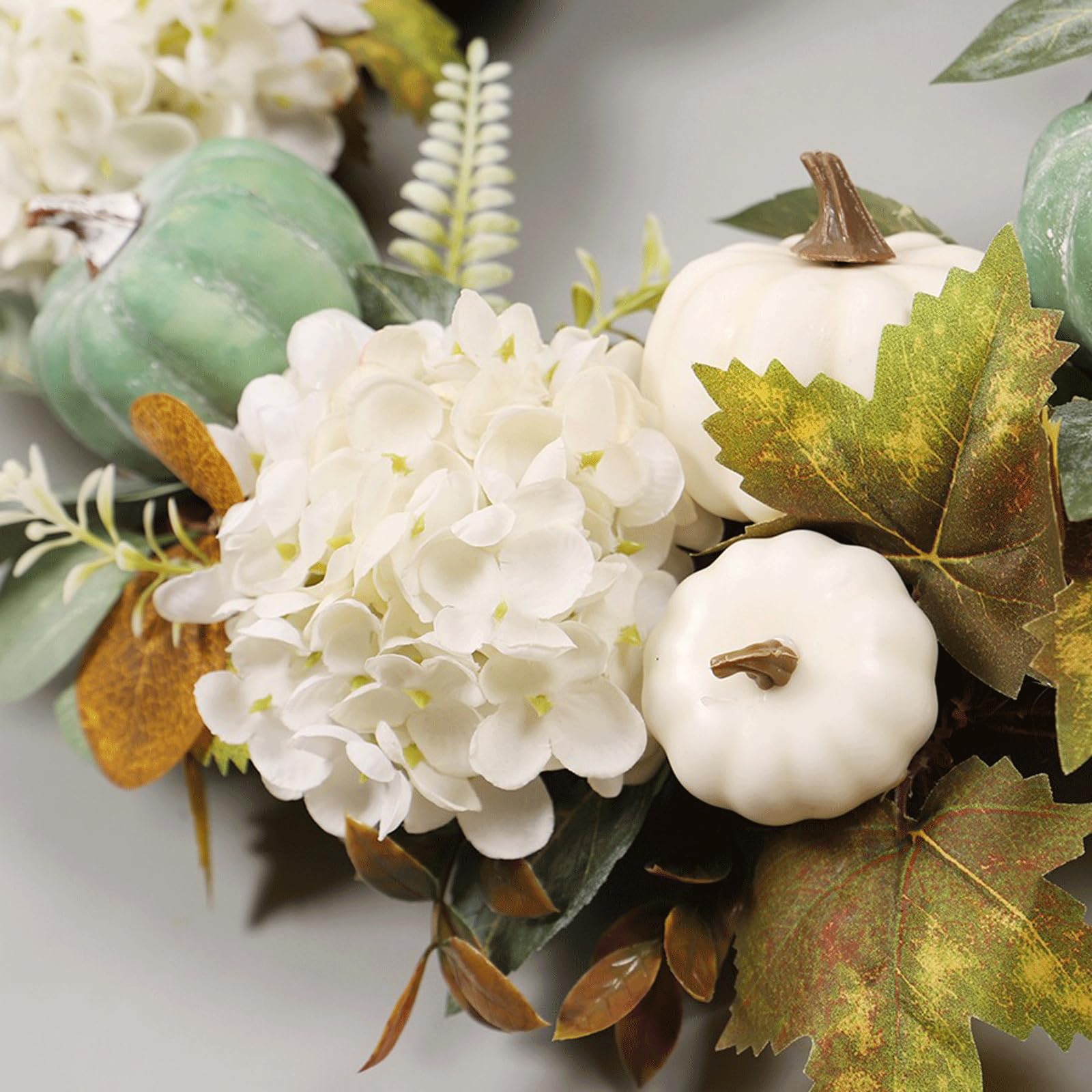 Bellissima Ghirlanda da 16 Pollici per Porta d'ingresso | Ghirlanda di plastica Bianca e Verde per Decorazioni Nuziali | Ideale per la casa, Le pareti e Altro Ancora