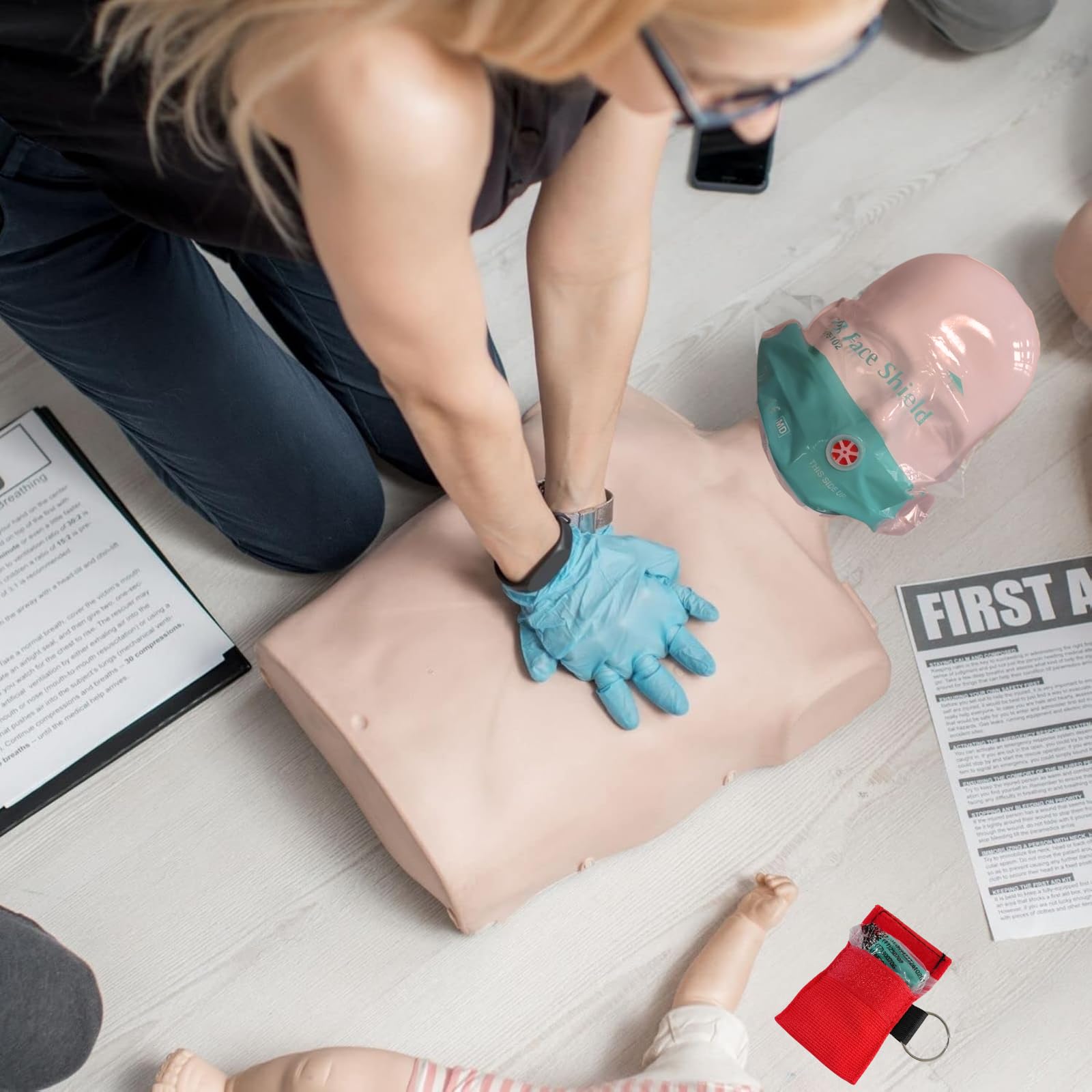 Maschera di ventilazione 6 pezzi, maschera CPR portachiavi con moschettone, panno di ventilazione con valvola di ritegno, barriera respiratoria, CPR, maschera tascabile per primo soccorso o