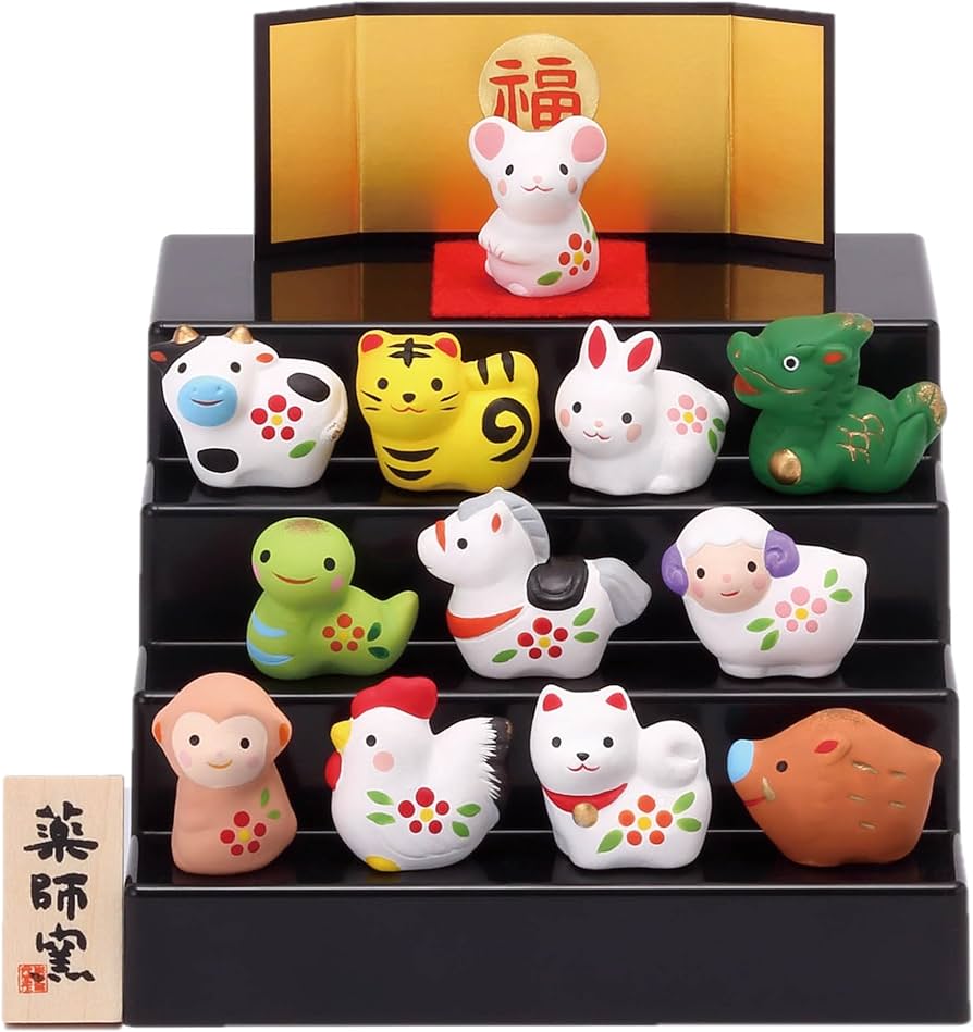 Amazon.co.jp: 薬師窯 2025年 干支 巳年 ヘビ 錦彩 招福 十二支 段飾り