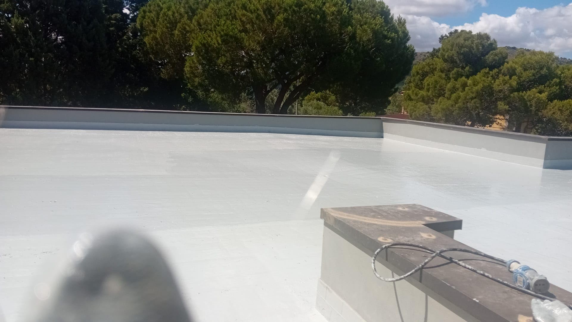 Impermeabilizzante Fibrorinforzata per Terrazze per infiltrazioni acqua RIVEM CUPER GOOM Guaina Liquidai, Terrazzi, Coperture | Facile Applicazione a Rullo o Pennello Bianco 13 LT