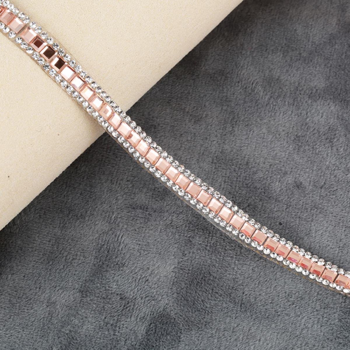 ACiyD Stili Misti Nastro di Strass Hotfix Rifinitura di Nastro di Strass di Vetro Glitterato Nastro di rifinitura Ferro su Indumenti Decorazione Scarpe-1.2cm-,5yards (0.7cm Crystal)