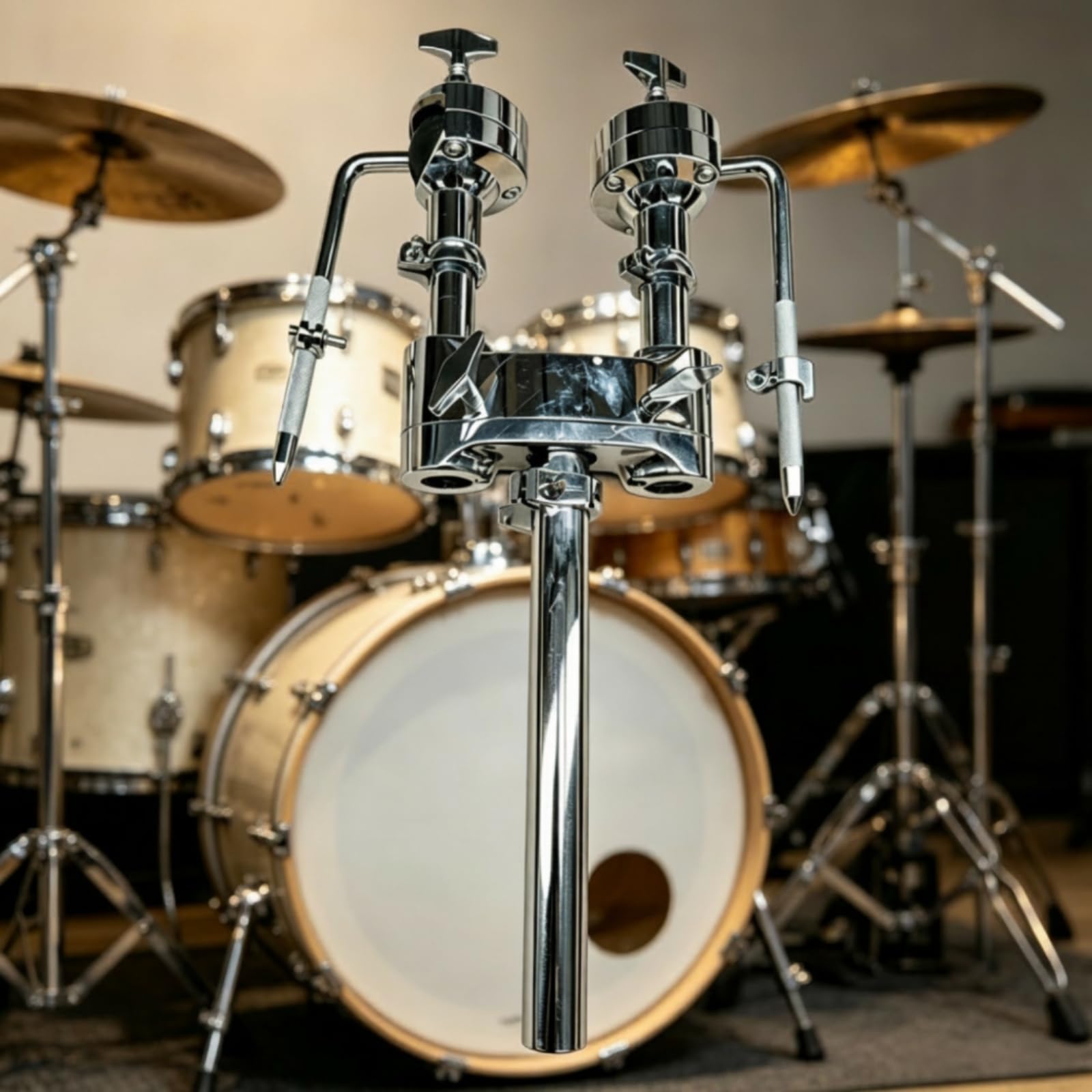 Amagogo Supporto Hardware per Batteria Staffa Tamburo Staffa Tom Morsetto Regolabile Due Prese Montaggio Versatile Aste a L Antiscivolo Lega Cromata Adatto a Sessioni in Studio Spettacoli Prove