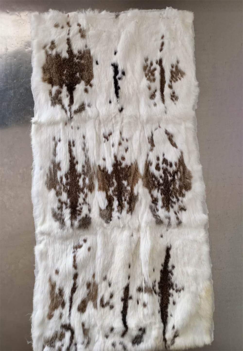 Natural Spotted Tanned Rabbit Skin Fur Plate Rug Throw Blanket Rugs and Carpets for Living Room 55 x 110cm(22X43in)