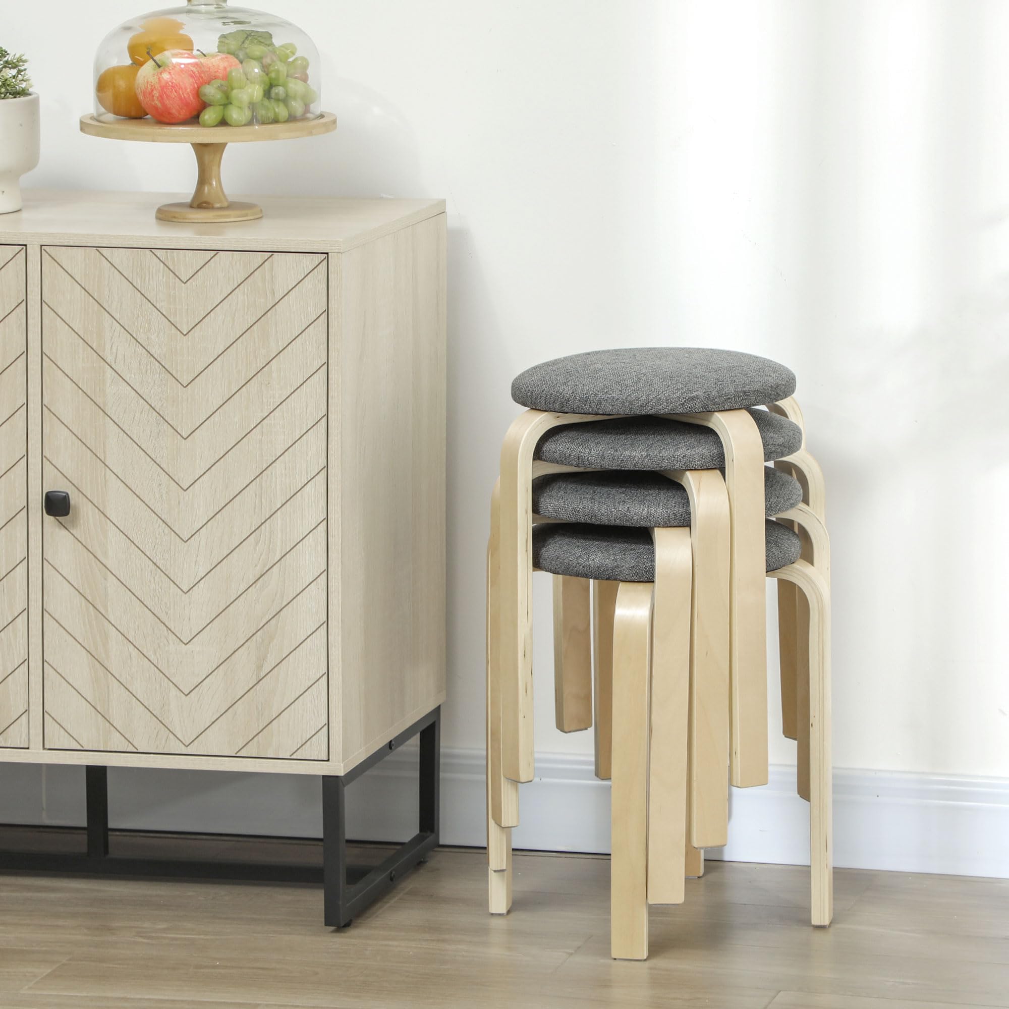 HOMCOM Juego de 4 Taburetes Apilables Redondos Taburetes Bajo de Cocina de Madera con Asiento Acolchado para Comedor Dormitorio Oficina Salón Gris y Natural