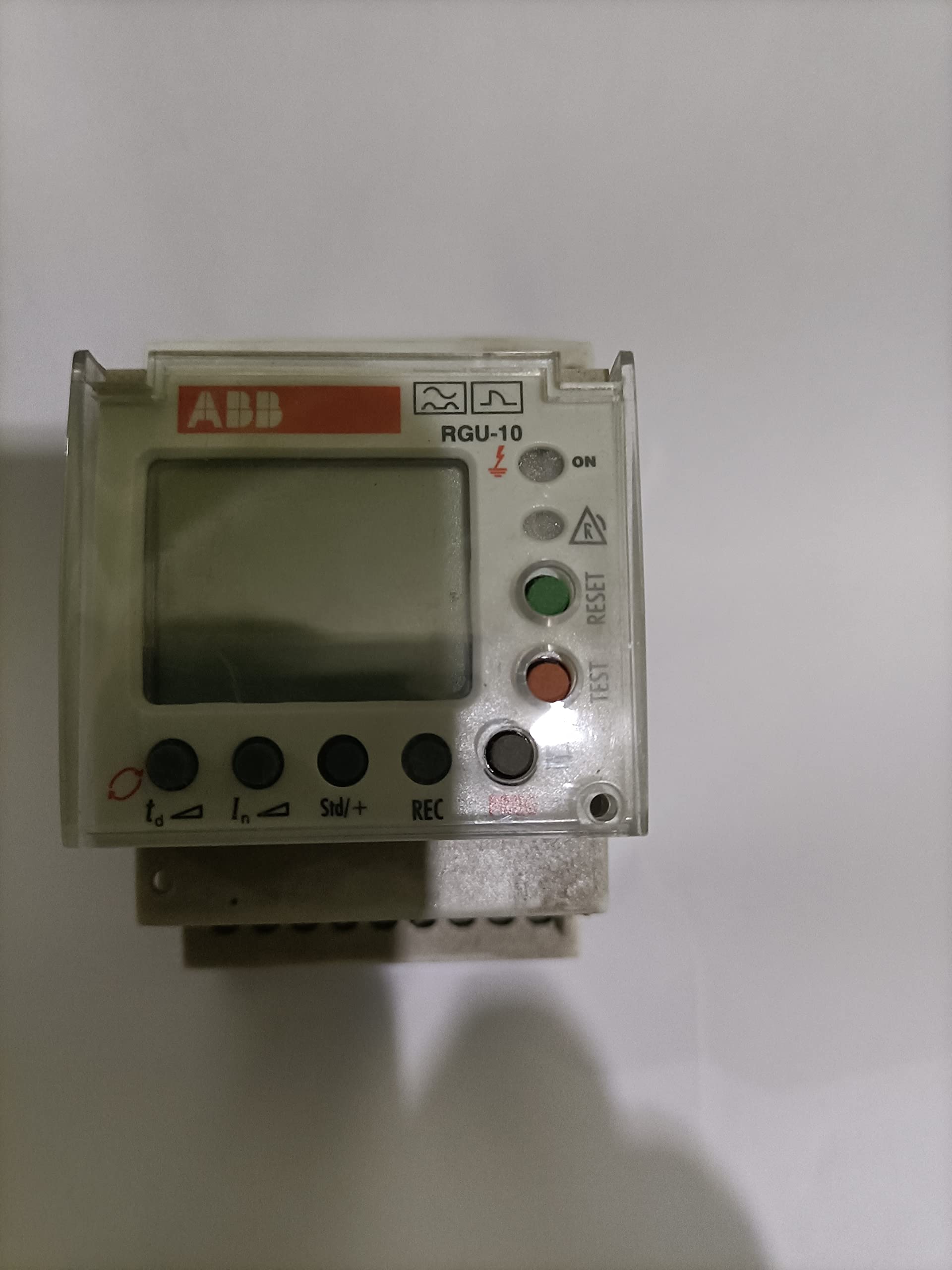 ABB 2CSJ331001R0202 composant de commande pour dépannage tableau