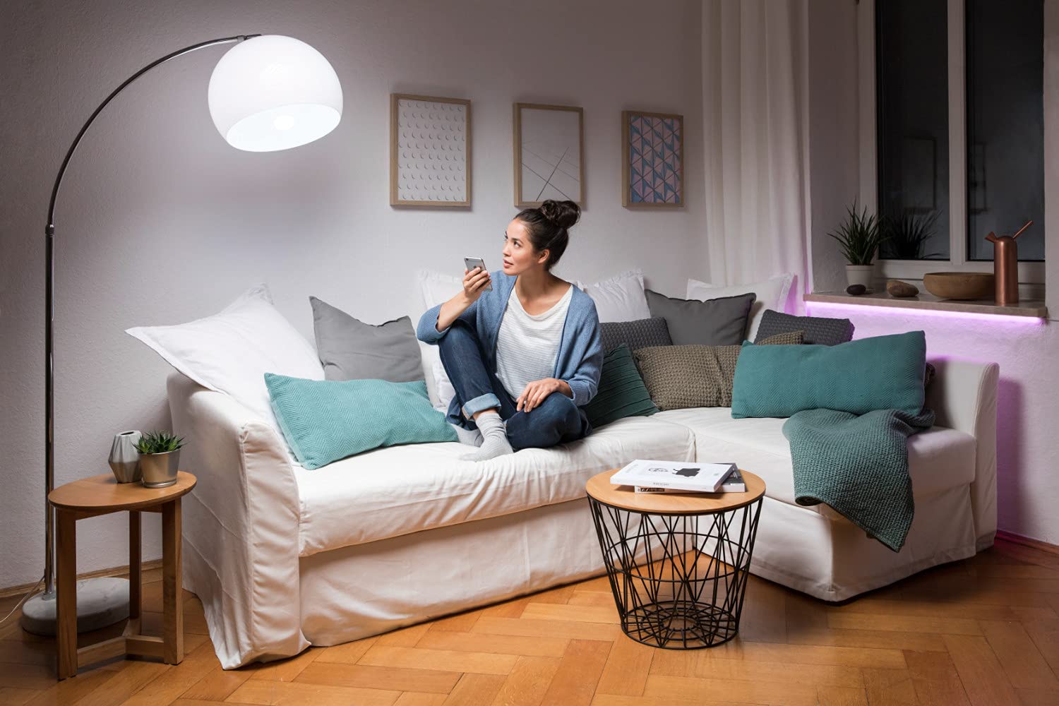 LEDVANCE Lámpara Smart LED, Bluetooth, E27, color de luz variable (2000-6500K), colores RGB cambiables, sustituye lámparas incandescentes 60W,controlable con Google y Alexa, paquete de 4